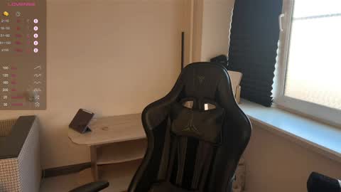 Mark online show from April 5, 2:57 pm