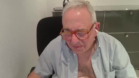 martin_1947 online show from October 26, 8:22 pm