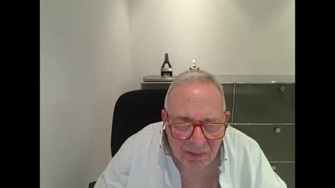 martin_1947 online show from October 13, 7:42 pm
