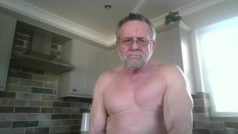 Snapshot of martinrgbxxxx chatting on March 3, 2:21 pm martinrgbxxxx online show from March 3, 2:21 pm