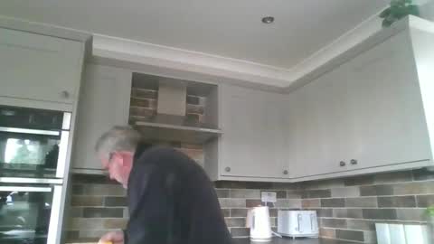 Snapshot of martinrgbxxxx chatting on February 23, 10:01 am martinrgbxxxx online show from February 23, 10:01 am