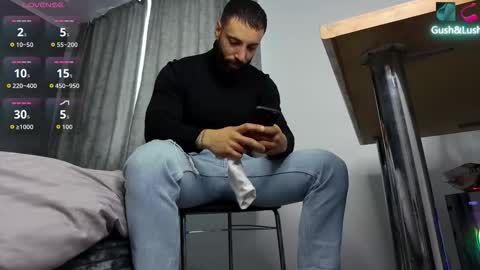 Snapshot of masculineguy69 chatting on October 4, 8:52 am masculineguy69 online show from October 4, 8:52 am