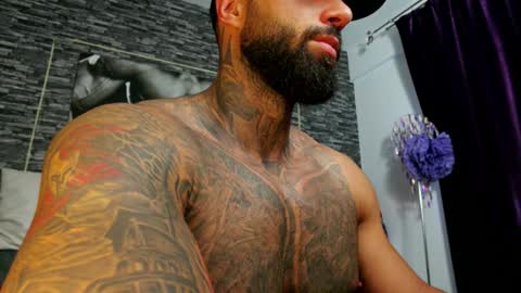 Snapshot of masculineguy69 chatting on October 2, 7:23 am masculineguy69 online show from October 2, 7:23 am