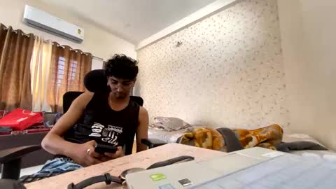 maskboyz2003 online show from November 7, 4:38 am