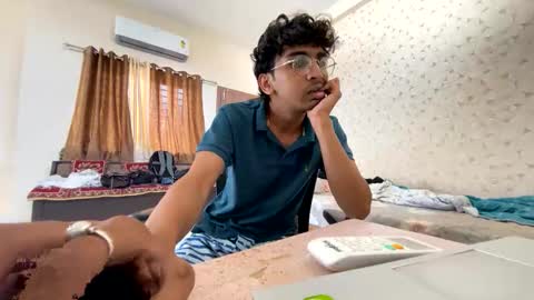 maskboyz2003 online show from October 18, 5:56 am