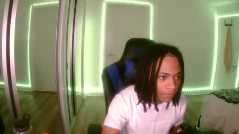 massivemalik online show from March 11, 8:09 pm