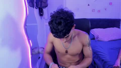 Snapshot of master_boy28 chatting on January 5, 8:22 am master_boy28 online show from January 5, 8:22 am