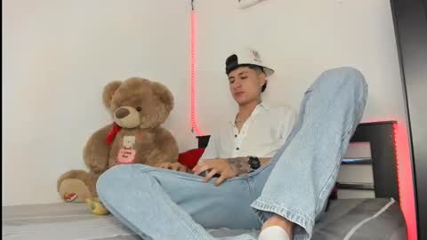 mateo_escobar online show from November 3, 1:32 am