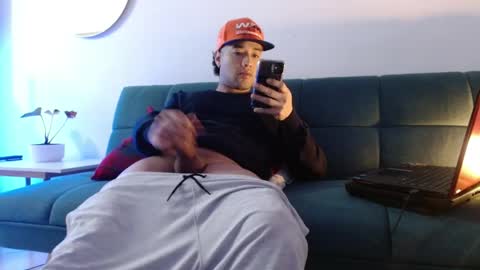 STRURIBE ON INSTAGRAM online show from February 7, 11:28 am