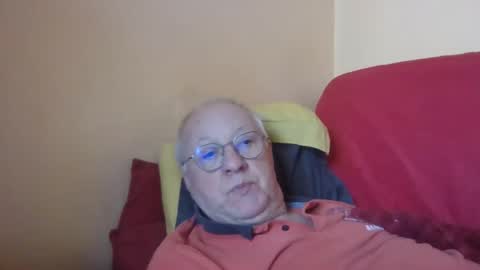Snapshot of matricule4246 chatting on February 18, 9:10 am joyaam79 online show from February 18, 9:10 am