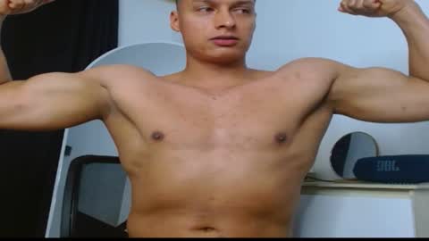 Snapshot of matteo_fit chatting on September 16, 5:30 am matteo_fit online show from September 16, 5:30 am
