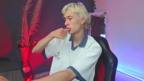 mattias     online show from October 11, 5:11 am