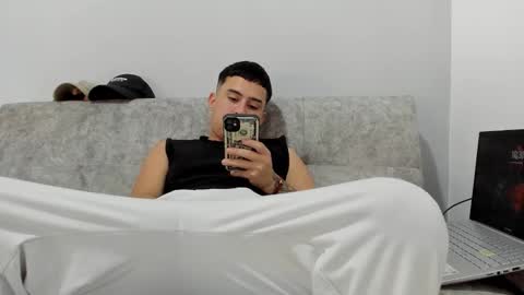 mattiwsmorris_ online show from December 15, 3:31 pm