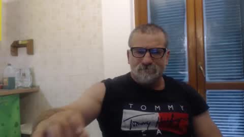 Snapshot of mauro1971 chatting on October 4, 3:17 pm mauro1971 online show from October 4, 3:17 pm