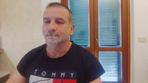 Snapshot of mauro1971 chatting on October 10, 12:10 pm mauro1971 online show from October 10, 12:10 pm