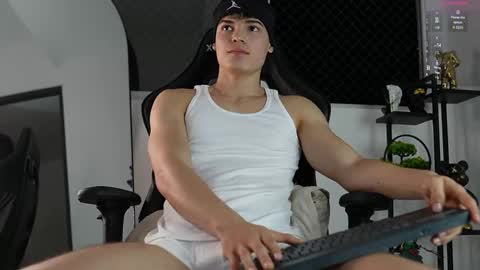 Snapshot of max_cortes1_ chatting on September 14, 11:51 pm 60 OFF ON MY OF ONLY FOR TODAY online show from September 14, 11:51 pm
