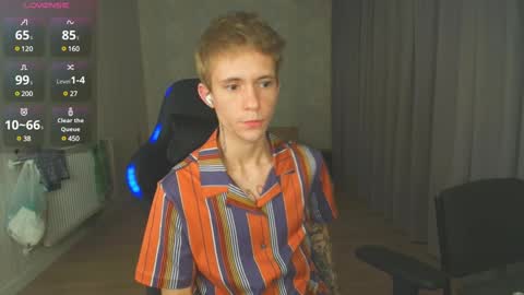 Snapshot of max_gen chatting on December 16, 5:54 pm Max Gen with tats 24years And Ethan without tats 20 years online show from December 16, 5:54 pm