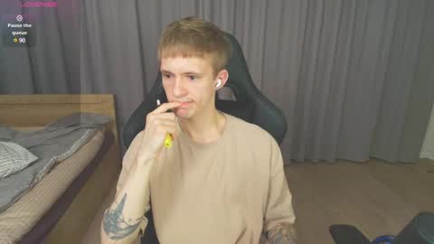 Snapshot of max_gen chatting on February 10, 5:09 pm Max Gen with tats 24years And Ethan without tats 20 years online show from February 10, 5:09 pm