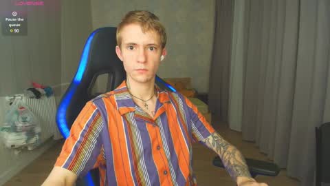 Snapshot of max_gen chatting on December 22, 11:31 pm Max Gen with tats 24years And Ethan without tats 20 years online show from December 22, 11:31 pm