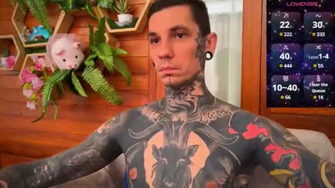 Snapshot of max_reaves chatting on December 7, 1:58 am online show from December 7, 1:58 am