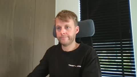 Max take off clothes online show from October 13, 8:42 am