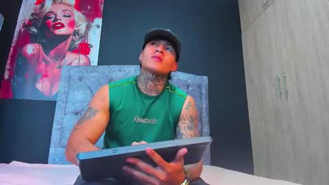 max_tatto online show from November 18, 1:53 am