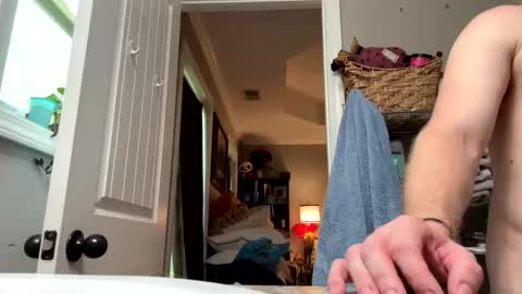 Snapshot of maxaux chatting on October 16, 7:33 pm Max online show from October 16, 7:33 pm