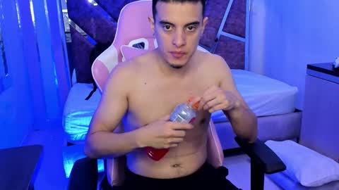 Maximiliano online show from October 16, 11:57 pm