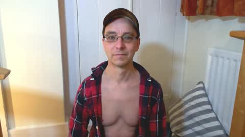 Snapshot of maxdavies chatting on December 3, 1:21 pm Max Davies online show from December 3, 1:21 pm