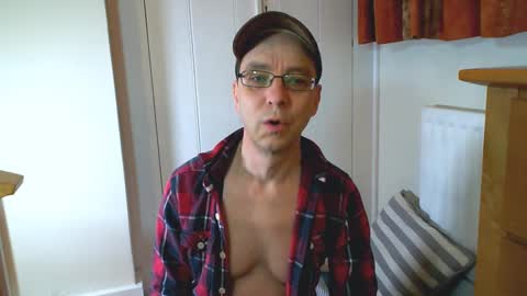 Snapshot of maxdavies chatting on February 2, 3:10 am Max Davies online show from February 2, 3:10 am