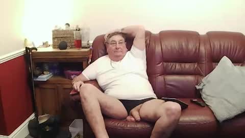 MAX online show from April 17, 11:29 pm