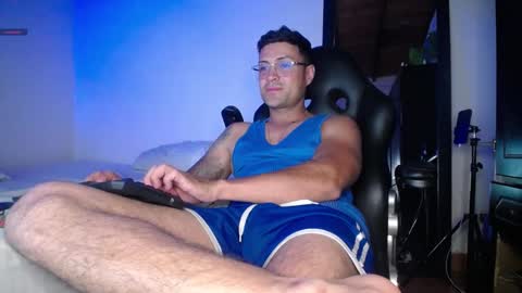 Snapshot of maxi_mux1 chatting on February 6, 5:14 am MAXI online show from February 6, 5:14 am