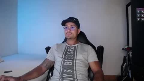 Snapshot of maxi_mux1 chatting on March 7, 2:15 am MAXI online show from March 7, 2:15 am