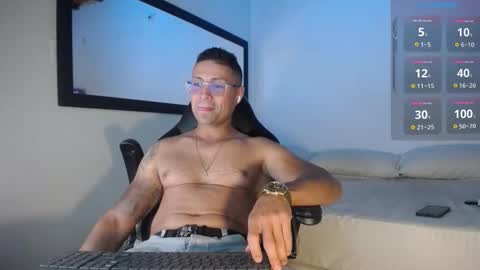 Snapshot of maxi_mux1 chatting on September 16, 4:35 am MAXI online show from September 16, 4:35 am