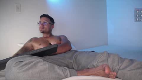 Snapshot of maxi_mux1 chatting on March 11, 10:07 am MAXI online show from March 11, 10:07 am