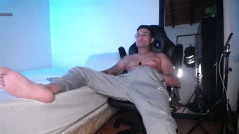 Snapshot of maxi_mux1 chatting on February 7, 3:55 am MAXI online show from February 7, 3:55 am