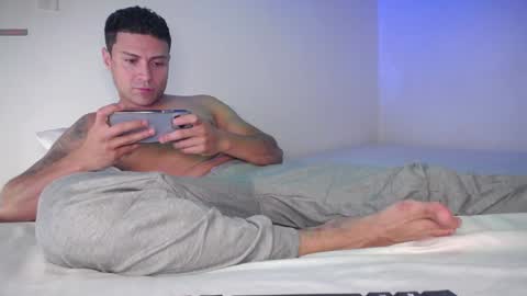 Snapshot of maxi_mux1 chatting on January 23, 5:13 am MAXI online show from January 23, 5:13 am