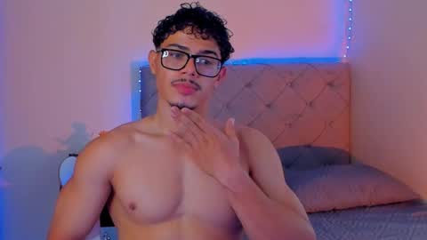 Snapshot of maxiimus__ chatting on September 21, 9:37 pm Maximus online show from September 21, 9:37 pm