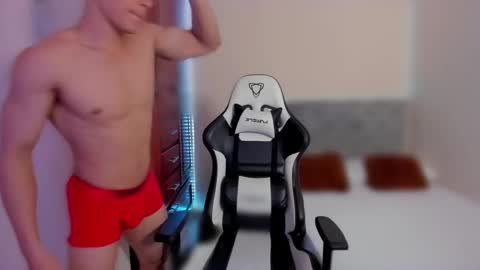 Snapshot of maxiimus__ chatting on December 24, 10:28 pm Maximus online show from December 24, 10:28 pm