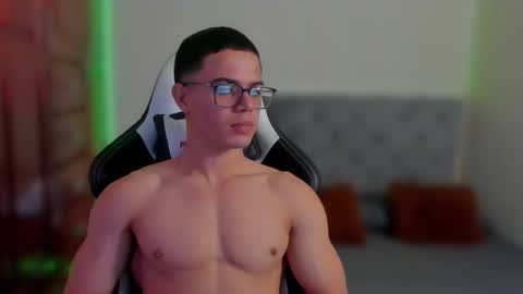 Snapshot of maxiimus__ chatting on January 3, 6:57 pm Maximus online show from January 3, 6:57 pm