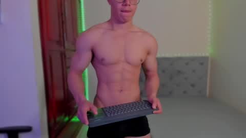 Snapshot of maxiimus__ chatting on December 17, 2:12 am Maximus online show from December 17, 2:12 am