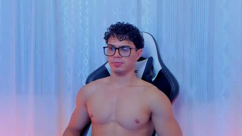 Snapshot of maxiimus__ chatting on October 9, 5:56 am Maximus online show from October 9, 5:56 am