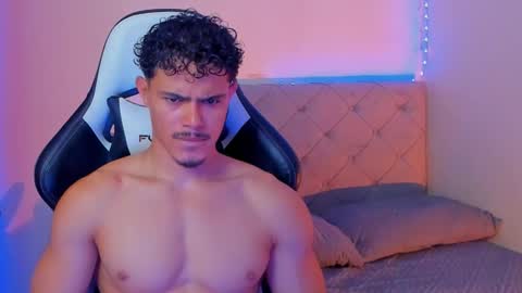 Snapshot of maxiimus__ chatting on September 23, 1:38 am Maximus online show from September 23, 1:38 am