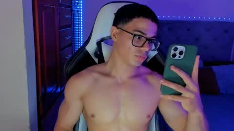 Snapshot of maxiimus__ chatting on February 10, 12:52 am Maximus online show from February 10, 12:52 am
