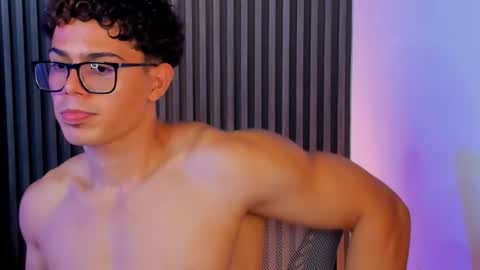 Snapshot of maxiimus__ chatting on September 27, 5:27 am Maximus online show from September 27, 5:27 am