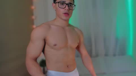 Snapshot of maxiimus__ chatting on February 19, 3:39 am Maximus online show from February 19, 3:39 am
