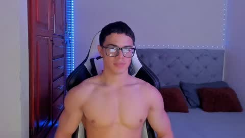 Snapshot of maxiimus__ chatting on January 20, 5:59 pm Maximus online show from January 20, 5:59 pm