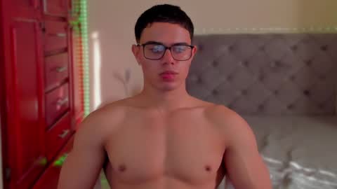 Snapshot of maxiimus__ chatting on December 17, 9:38 pm Maximus online show from December 17, 9:38 pm