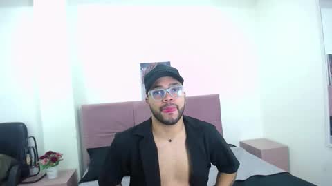 Maximiliano v online show from February 25, 5:30 am