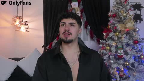 Snapshot of maximo_rodriguez chatting on December 24, 7:39 am Maximo online show from December 24, 7:39 am